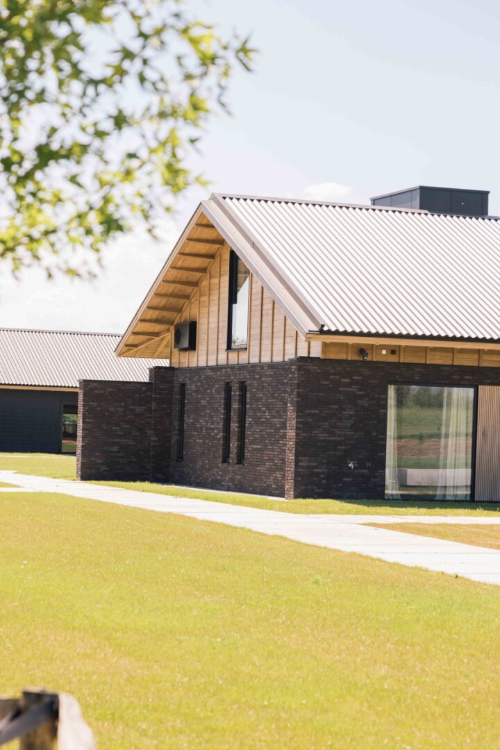 VOGELENSAGNH A BRICK STORY