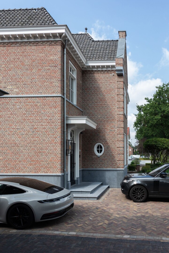 VOGELENSAGNH A BRICK STORY