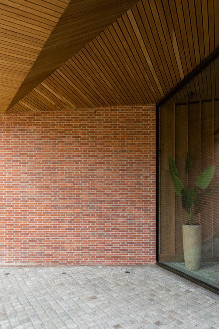 VOGELENSAGNH A BRICK STORY